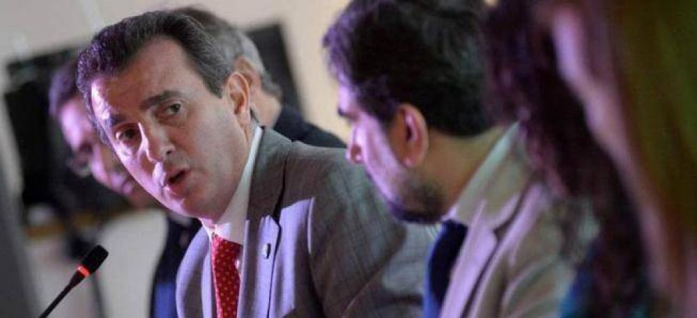 Mendoza: P�rez insiste con la reelecci�n pero la oposici�n dice que �no negociar�