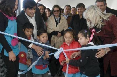 Corpacci inaugur� Jardines de Infantes y puso en funcionamiento el acueducto para San Jos�