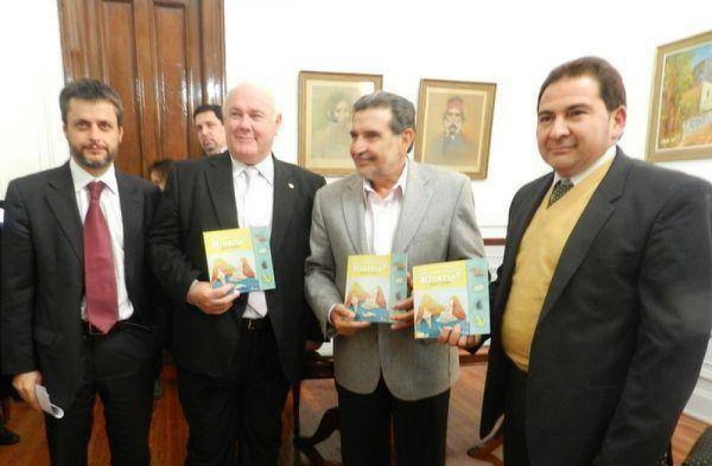El gobernador Beder Herrera firm� un convenio con la UBA