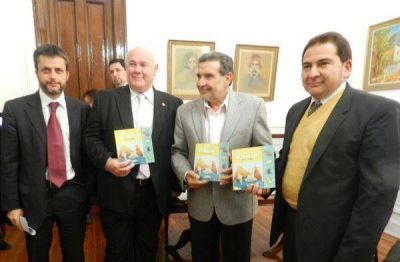 El gobernador Beder Herrera firm� un convenio con la UBA