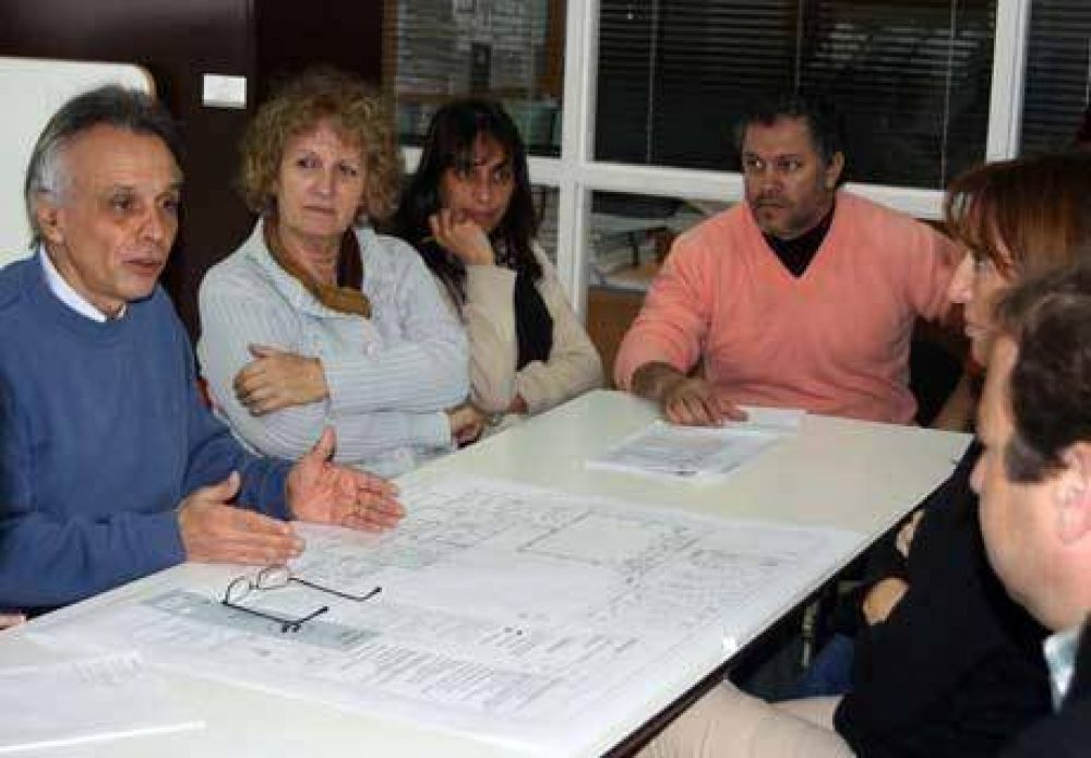 Arquitectos de naci�n analizan en Viedma el avance de obras escolares