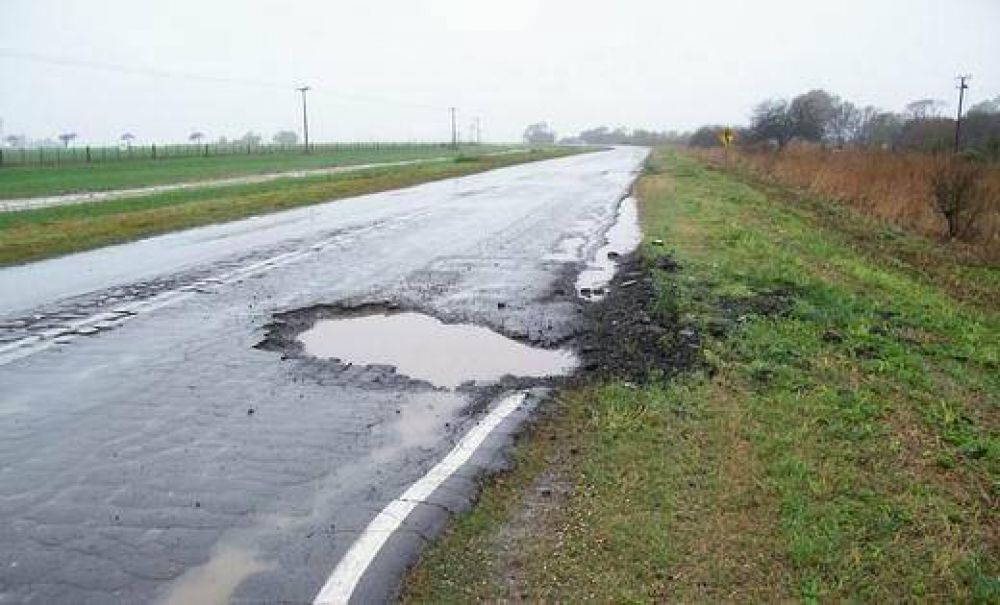 El intendente de Saira tambi�n debi� bachear una ruta provincial