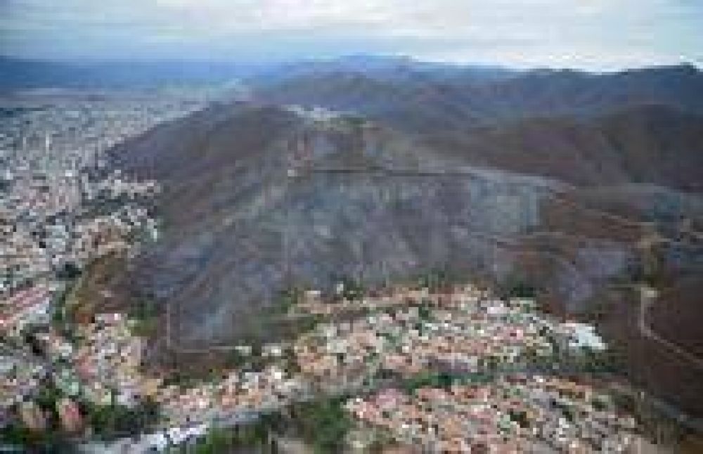 El Ministro Sylvester recorri� los cerros San Bernardo y 20 de Febrero