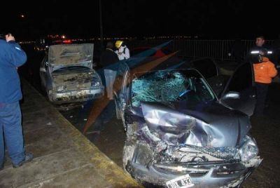 Borracho caus� triple choque sobre el puente Mosconi, dejando seis personas heridas