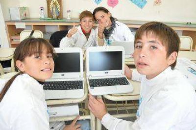 Computadoras y kits de rob�tica para chicos de Pringles
