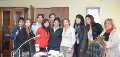 La Gobernadora R�os recibi� a alumnos del colegio Jos� Mar�a Sobral