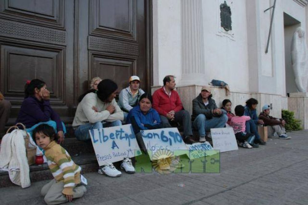 Huelga de hambre en la Catedral pidiendo la libertad del Pelado Gomez