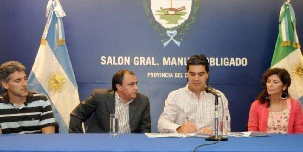 Firmaron el convenio para realizar obras en el Club Chaco For Ever
