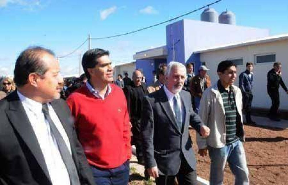 Inauguraron viviendas en el barrio N�stor Kirchner de S�enz Pe�a 