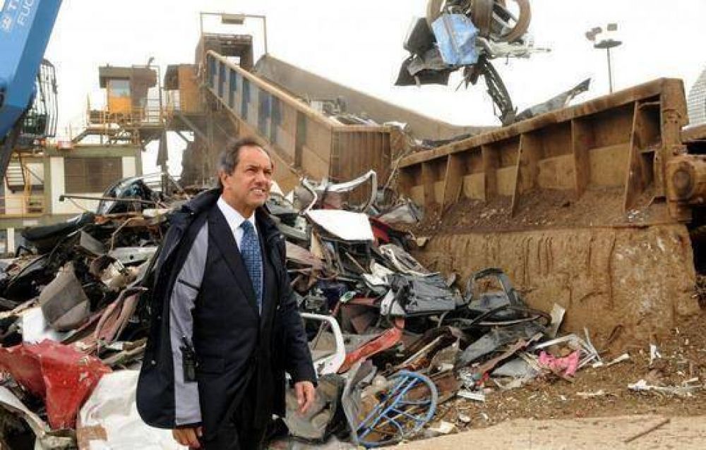 El Gobernador encabez� la destrucci�n de 384 mil autopartes en Campana