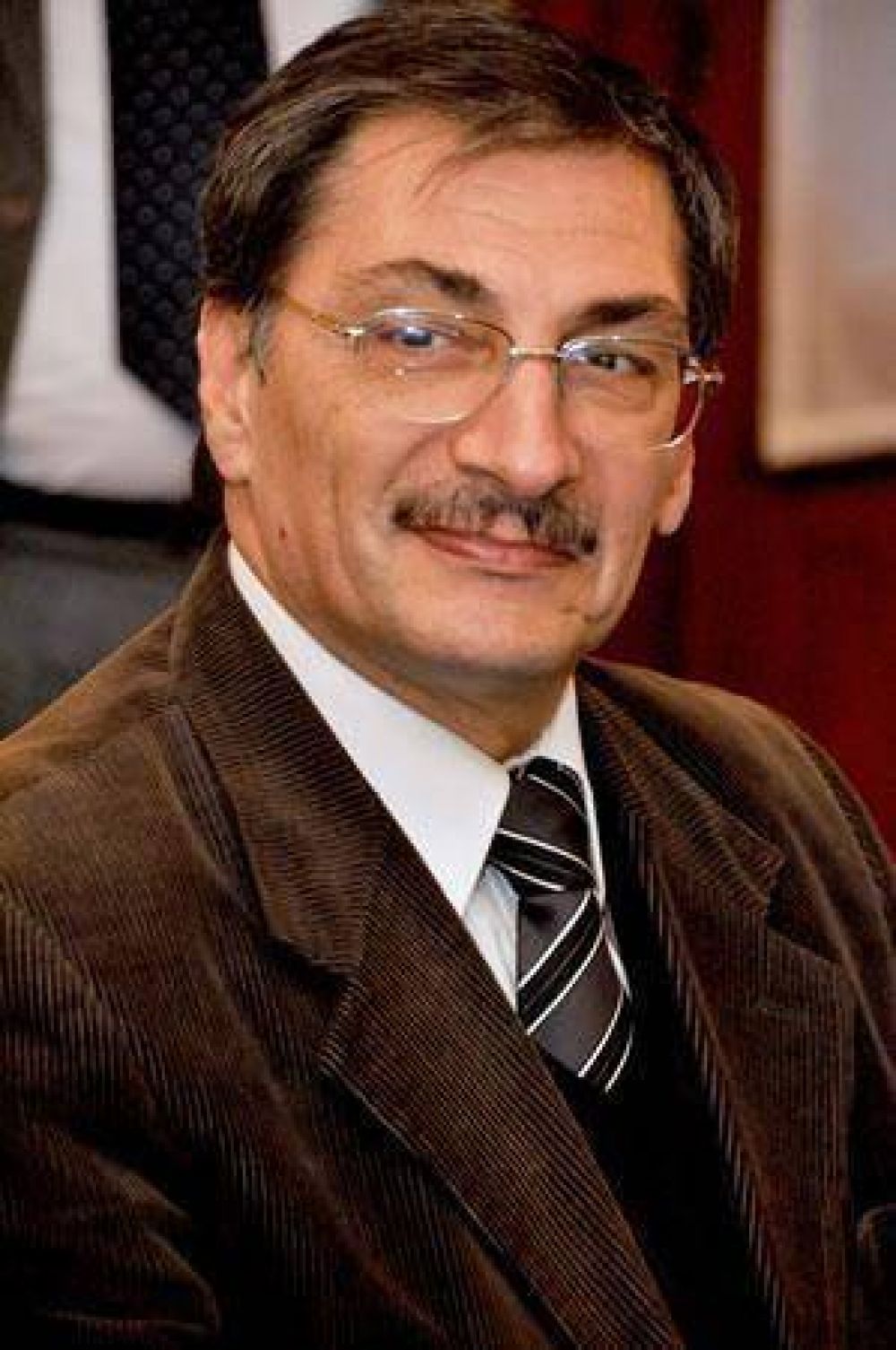 Tomas defendi� la miner�a en el Congreso