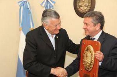 Gioja recibi� al embajador de Polonia