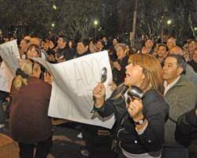 Las protestas coparon los festejos por el 70� aniversario de Rivadavia