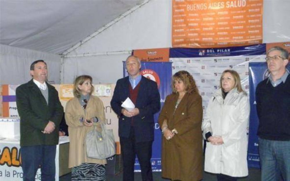 M�s de mil personas controlaron su salud en la carpa sanitaria que se instal� en la Plaza de Pilar