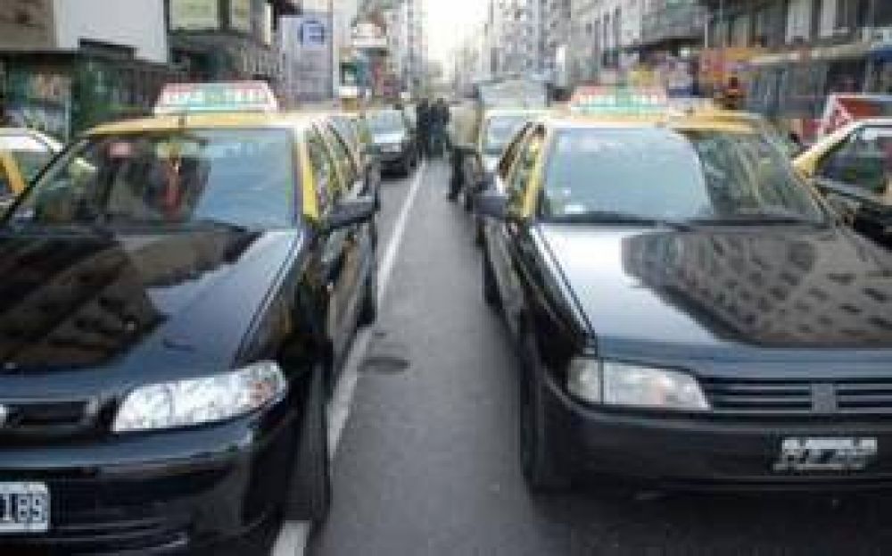 Taxistas y remiseros se reunieron con la c�pula policial