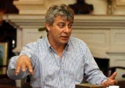  Intendente Gim�nez: "Hay cosas que no andan bien"