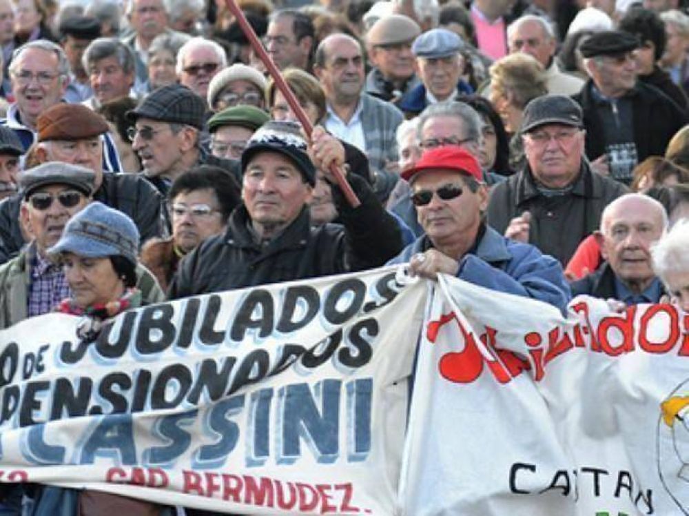 Jubilados de Berm�dez reclamaron servicios al Pami