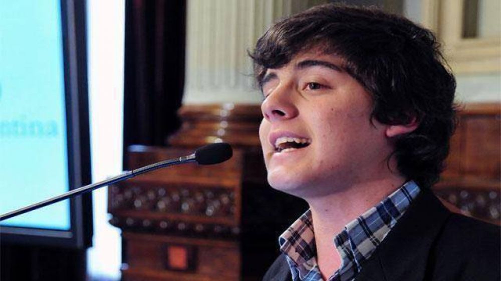 Joven entrerriano pidi� en el Senado Nacional que se amplien derechos