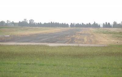 Un a�o atr�s se anunciaba la licitaci�n para repavimentar la pista del aer�dromo