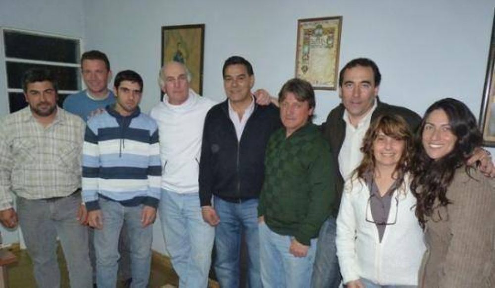 �Laly� Gatica entreg� 20 mil pesos a la Fiesta del Agricultor de Irala