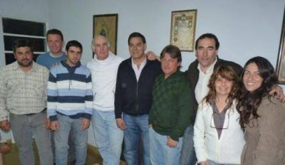 �Laly� Gatica entreg� 20 mil pesos a la Fiesta del Agricultor de Irala