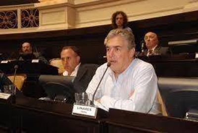 Linares: "Es una canallada el ofrecimiento de Randazzo a los familiares de las v�ctimas de Once" 