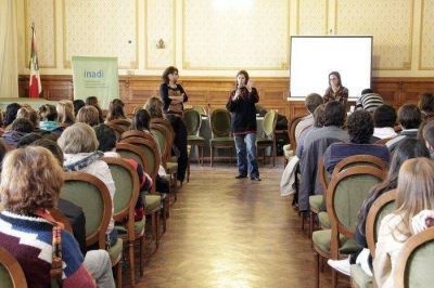 Con la presencia de gran cantidad de j�venes se realiz� una charla sobre medios de comunicaci�n