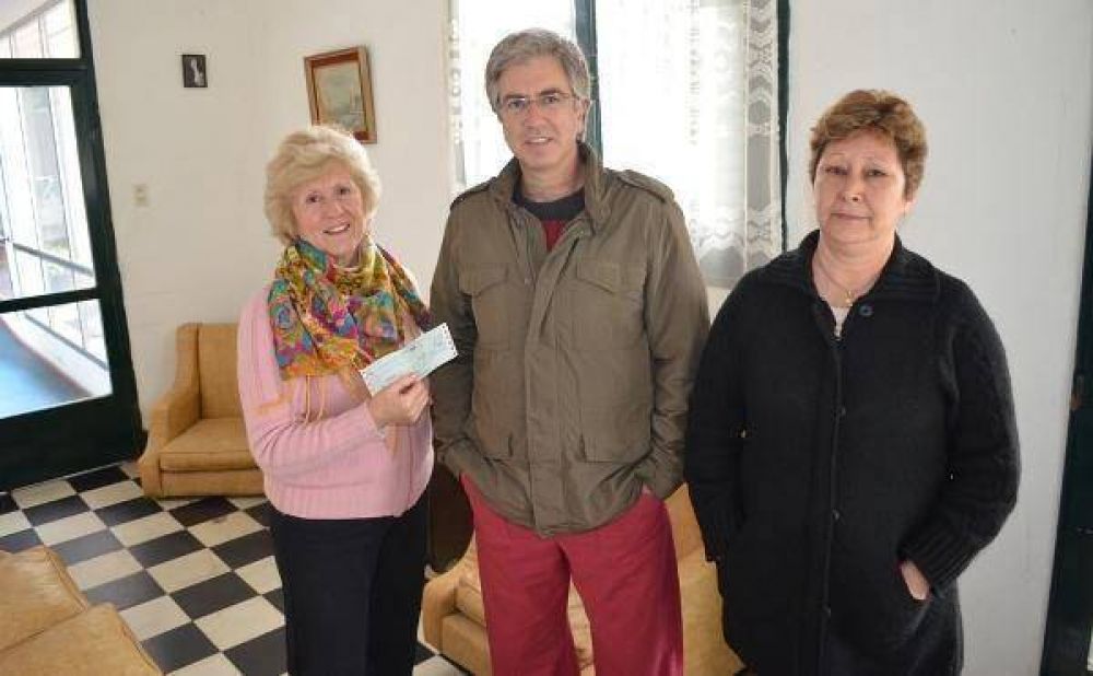 Armend�riz entreg� ayuda al Hogar de Ancianos para que puedan habilitar los nuevos sectores
