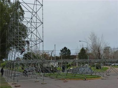 Comenzaron a armar el escenario del Bol�var Rock
