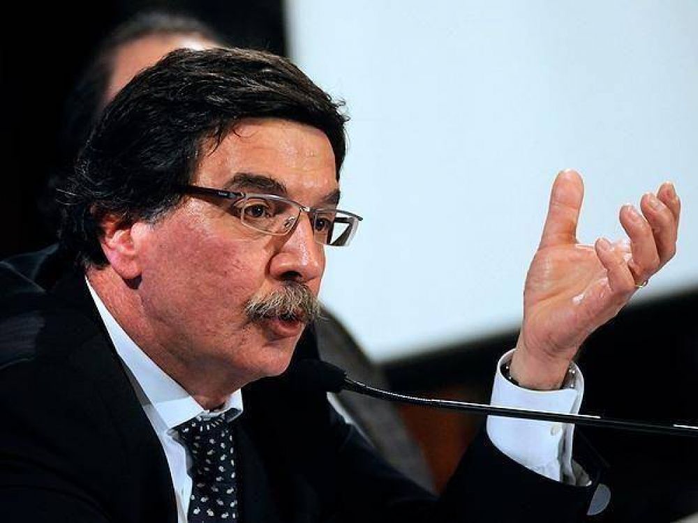Sileoni compar� a "los pibes de 16" con "la se�ora de 60 que mira tele todo el d�a"