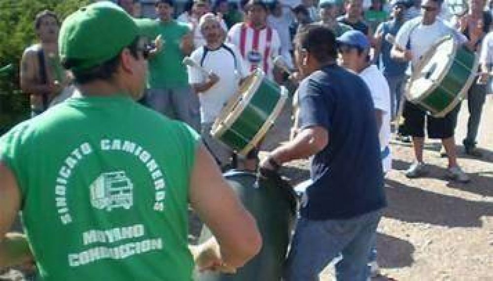 Camioneros desaf�an a Cristina y amenazan con marchar a Olivos