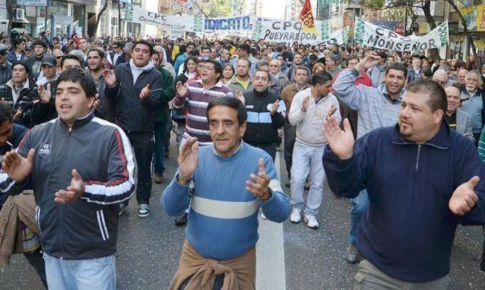 Los estatales cordobeses marcharon contra la reforma previsional de De la Sota