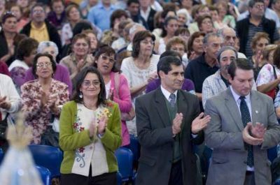 La Gobernadora festej� con anuncios el D�a de los Jubilados