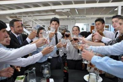 El Ministro de Educaci�n saluda y felicita a todos los estudiantes de San Luis en su d�a
