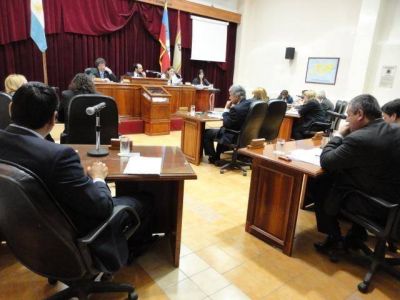 Concejales aprueban pago del incentivo docente