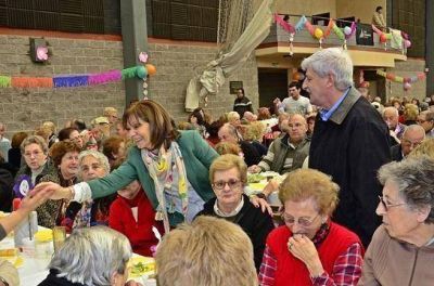 M�s de mil abuelos de San Fernando festejaron juntos el D�a del Jubilado