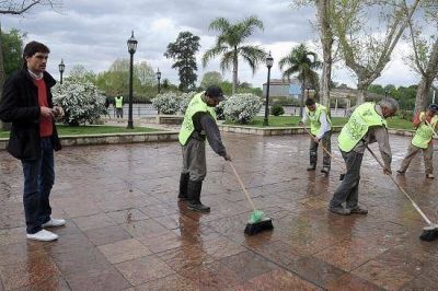 Tareas de limpieza luego de la sudestada en los barrios de Tigre