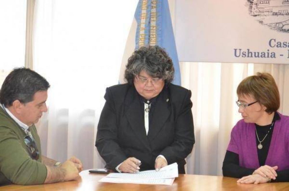 R�os firm� la transferencia de titularidad de la Planta CM a la empresa New San
