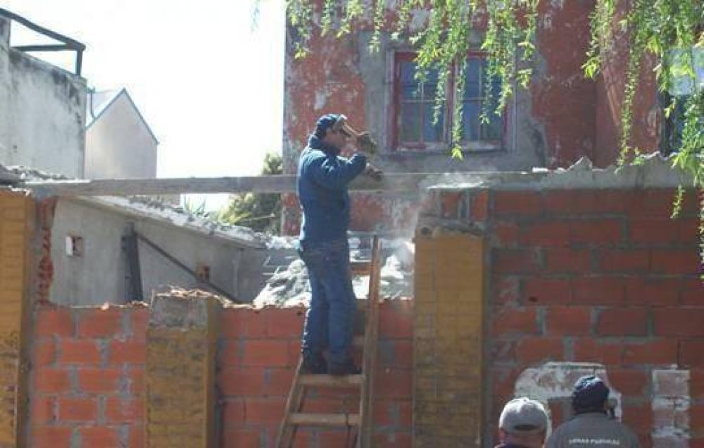 Fue derribada otra construcci�n clandestina en el Bajo de San Isidro