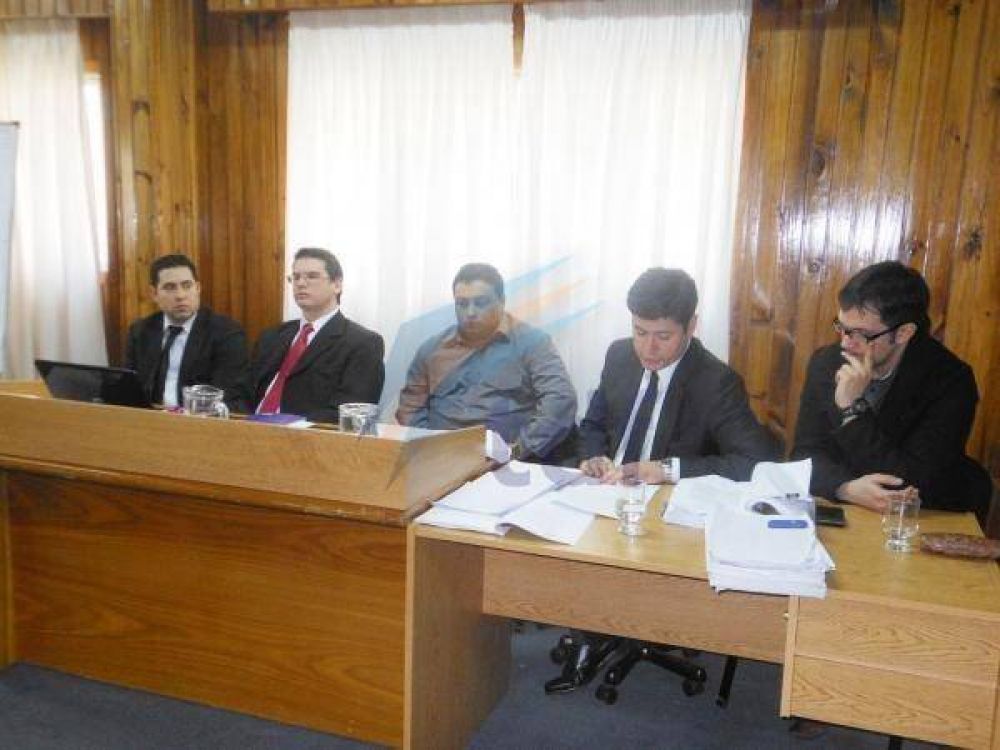 Familiares de los penitenciarios condenados buscan reunirse con R�os