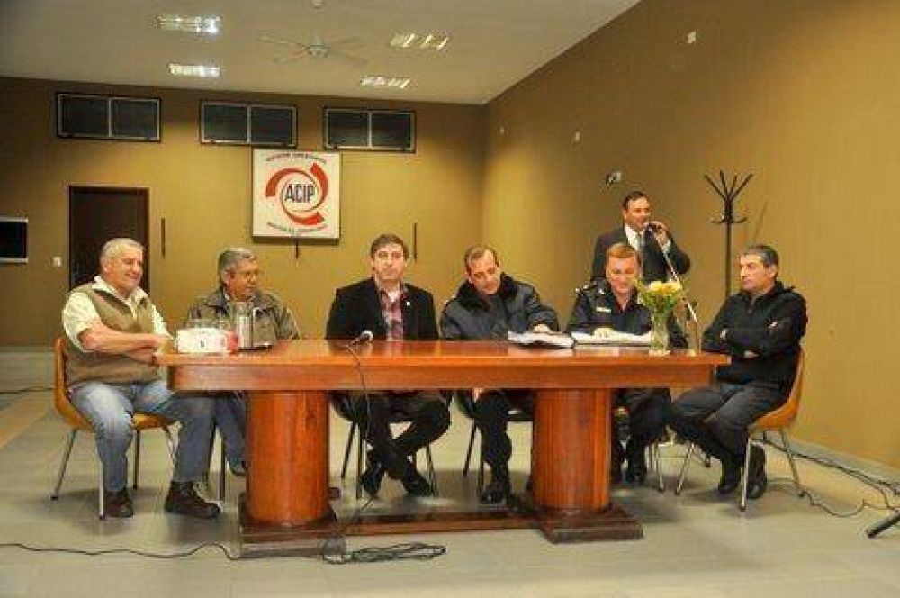 El intendente Luciani y autoridades policiales se reunieron con comerciantes por la inseguridad