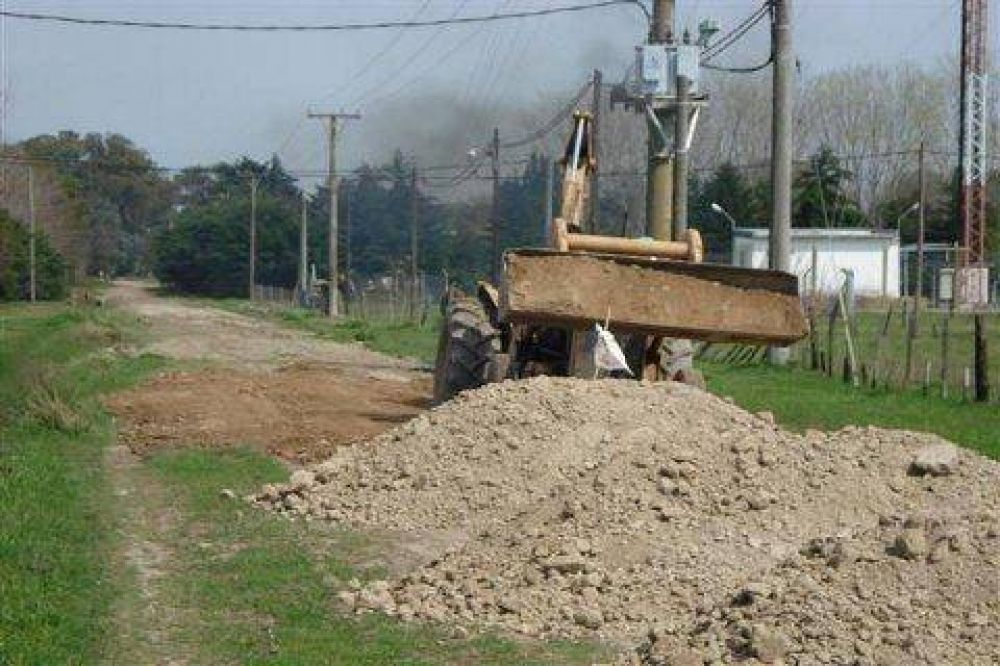 Obras de entoscado y colocaci�n de ca�os en Olivera  