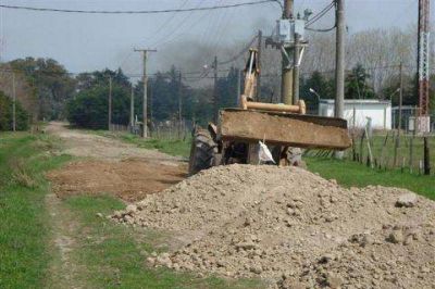 Obras de entoscado y colocaci�n de ca�os en Olivera  