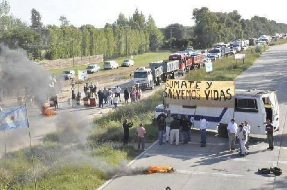 Los vecinos suspendieron el corte de la ruta 6 tras una reuni�n con el intendente