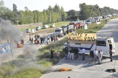 Los vecinos suspendieron el corte de la ruta 6 tras una reuni�n con el intendente
