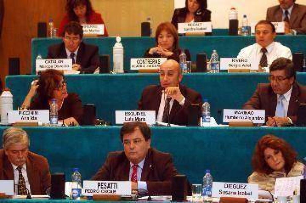 Bajo tensi�n, sesiona la Legislatura rionegrina