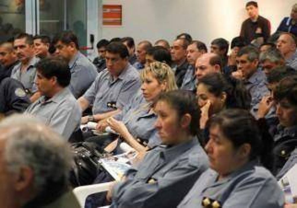 Weretilneck decret� la disoluci�n del BORA y lanz� la reforma de la Ley Org�nica policial 