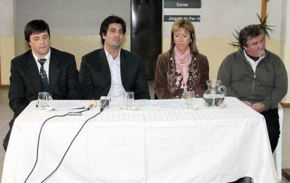  Renunci� Javier Peric en forma indeclinable