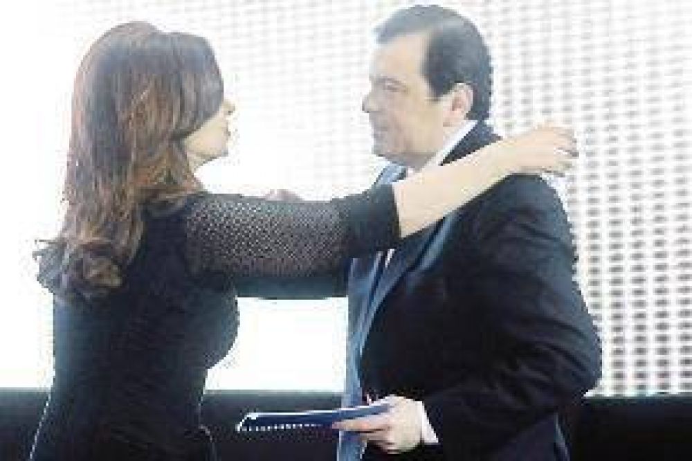 Cristina anunci�, junto con Zamora, inversi�n de $150 millones para 441 casas en Santiago
