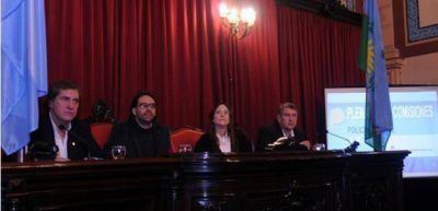 EL SENADOR PALLARES PRESIDIO SESION PLENARIA DE COMISIONES POR LEY DE POLICIA JUDICIAL